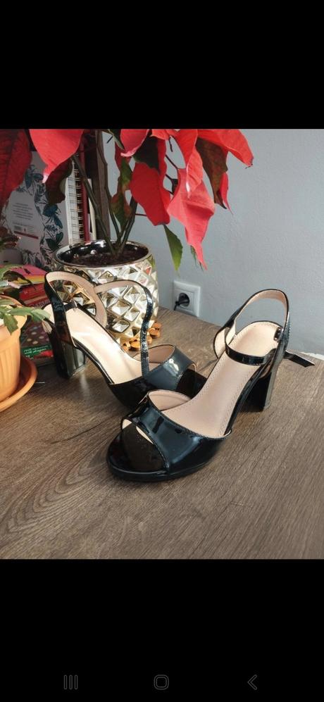 Sandále lakované, 38