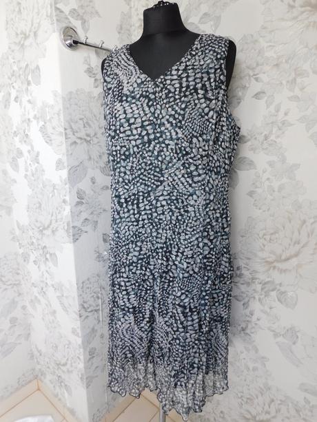 Bexleys kvalitne pekne šaty, 44