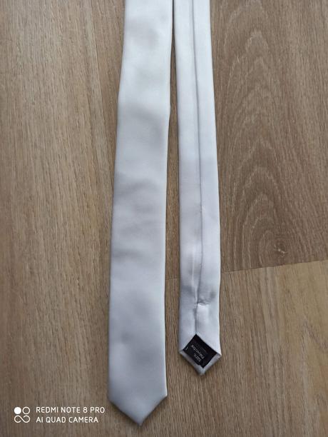 Biela svadobná tenká kravata,