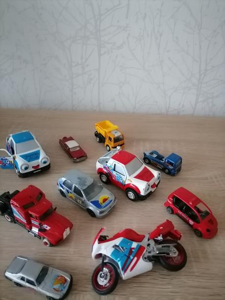 Autá kovové-spolu 8e,