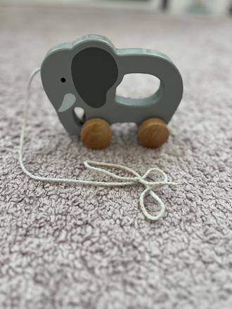 Drevený ťahací slon hape, 