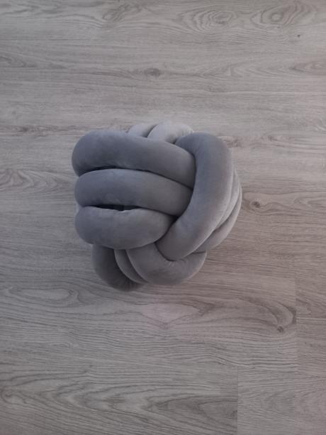 Dekoračný vankúš sivý, 