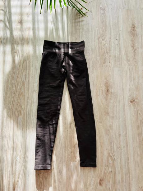 Legíny českej značky aeon athletics, pc 60 eur, s