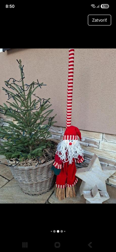 Okrasná vianočna metla k vchodovych dveram a,