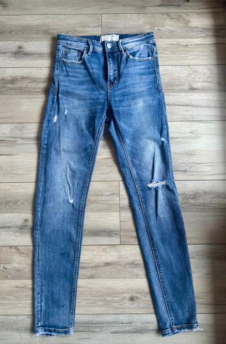 Modré roztrhané rifle, stradivarius,s