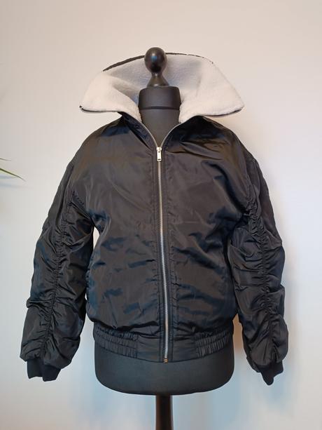 Čierna letecká bombera, house,s