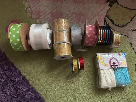 Sada rôznych stužiek,