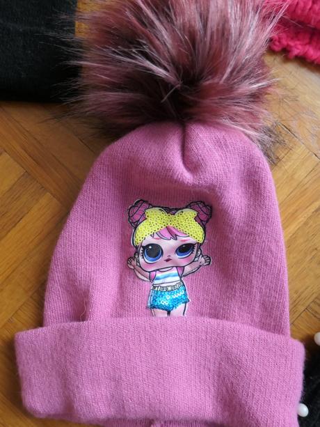 Rozne dievcenske,kvalitne,pekne ciapky, next,s