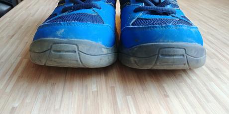 Modre turisticke topanky, 32