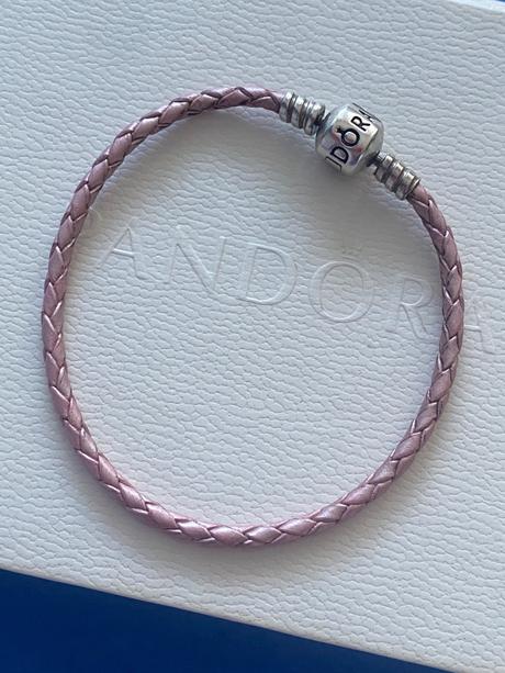 Pandora koženy naramok, pandora