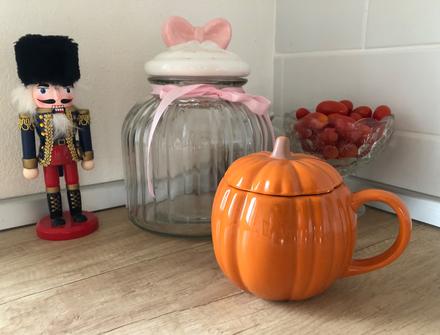 Oranžový tekvicový hrnček s pokrievkou, 