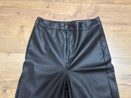 Čierne koženkové nohavice, s