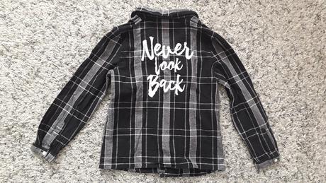 S nápisom na chrbte, pepco,128