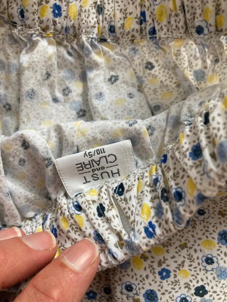 Kvietkovana suknička, 110