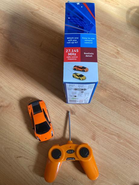 Auto na dialkové ovládanie, 