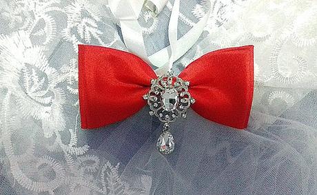 Pansky motylik s ozdobnou krystalovou sponou, 