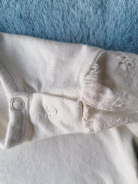 Body s okrasnými rukávmi, 74