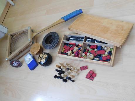 Retro rôzne hra,šperkovnička,baterka,rakety,