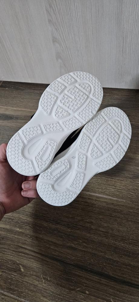 Čierne tenisky shein, 28