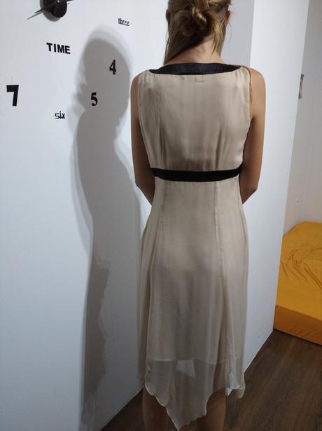 Spoločenské šaty telovej farby, 38