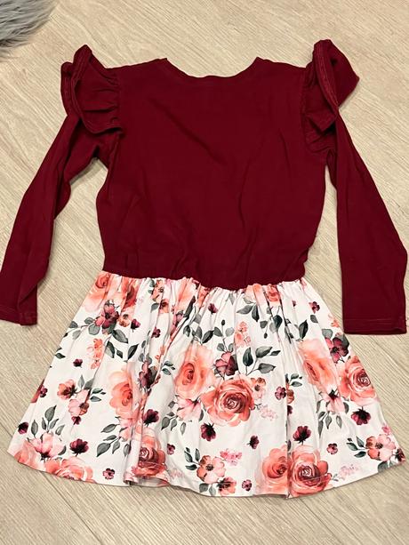 Dievčenské šaty s volánmi, 116