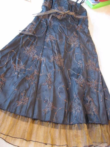 Hnedé šaty s výšivkou a flitrami + bolerko , 38, 38