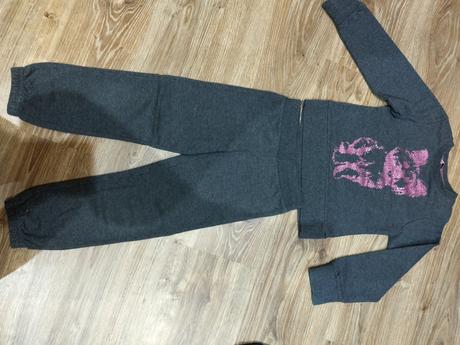 Teplákové súpravy, 98