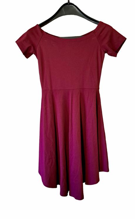 Kvalitné raz oblečené elastické šaty, xs