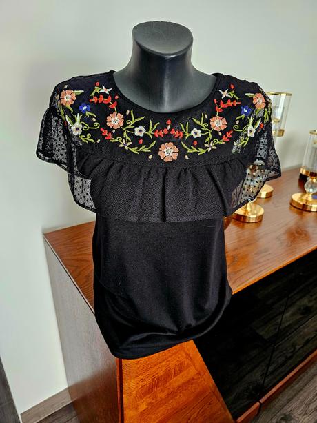 Tričko s kvetinovou výšivkou, s