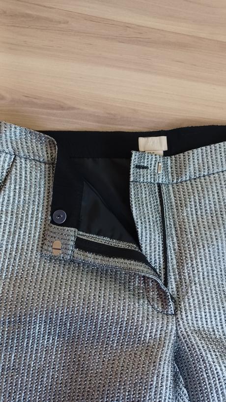 Zaujímavé strieborné nohavice s vreckami, h&m,38