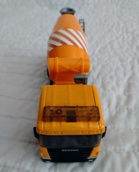 Set 2 kusov áut - čistiace auto + miešačka,