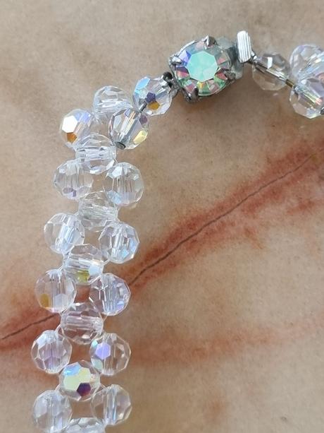 Vintage náhrdelník so sklenených korálkov, 