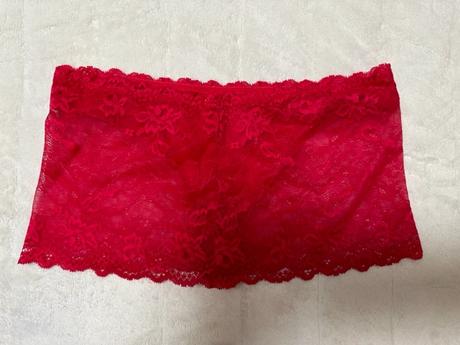 Čipkované tangá so sukničkou zn. guess, guess,m