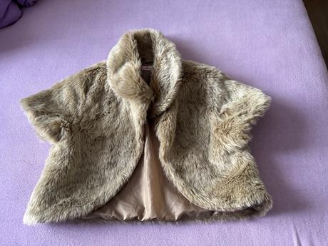 Bolerkova kožušinova vesta, 152