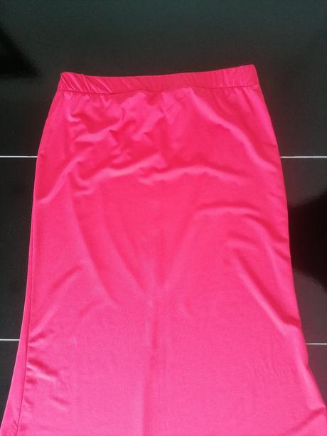 Dlhá červená sukňa, m