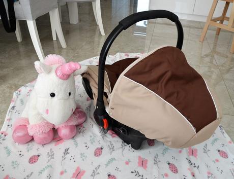 Autosedačka-, adbor