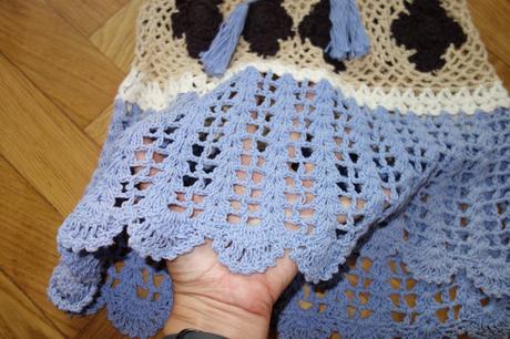 Háčkované šaty, 128