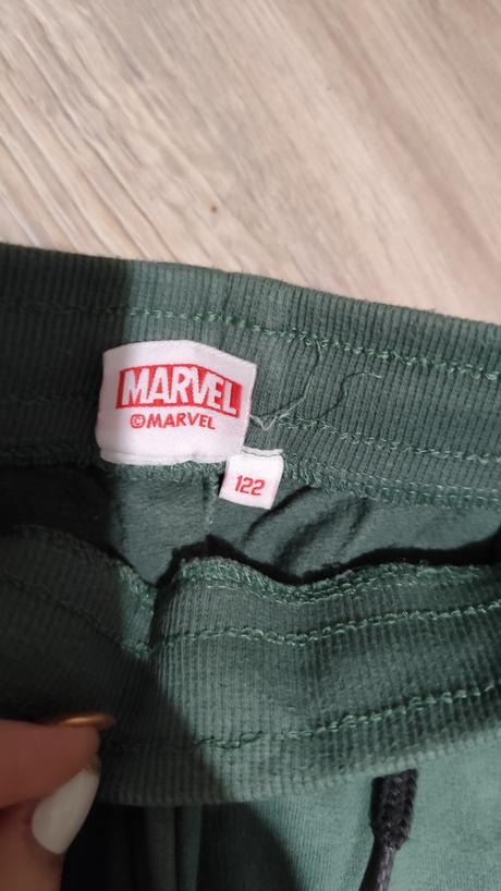 6 kusov teplákov, 122