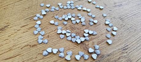 Ozdobné kamienky - srdiečka - drsné - strieborné -, 