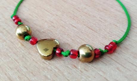 Náramok so srdiečkom, 