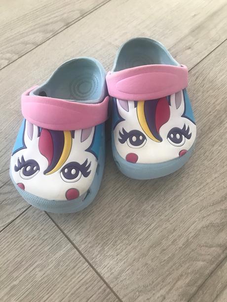 Krásne šľapky na štýl crocs, 25