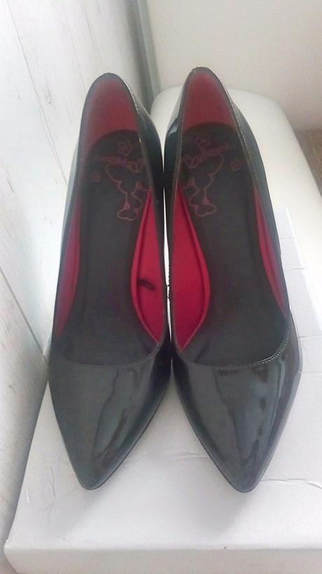 Čierne lodičky, 36