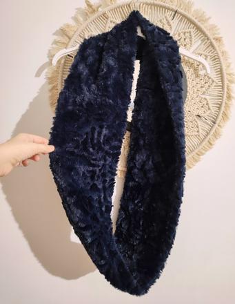 Huňatý nekonečný šál, 