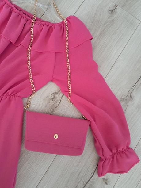 Cyklamenové šaty, 128