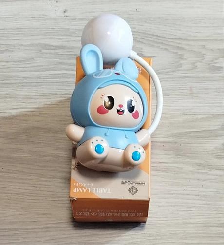 Stolná lampička mickey mouse a labubu,