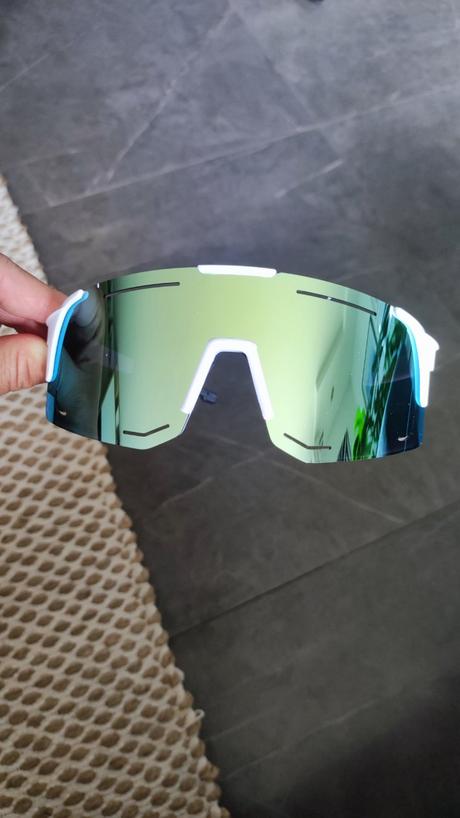 Športové slnečné okuliare zelené šošovky, 