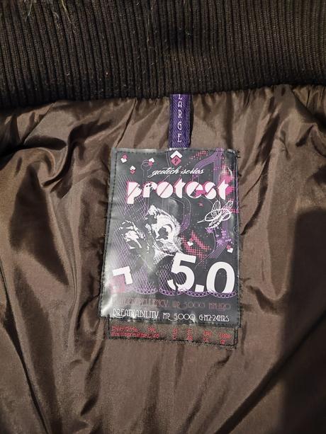 Lyžiarska bunda protest, 40