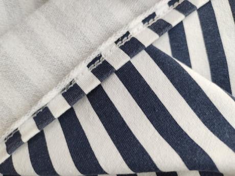 Sukňa - zvislý pásik (predlžuje nohy), s