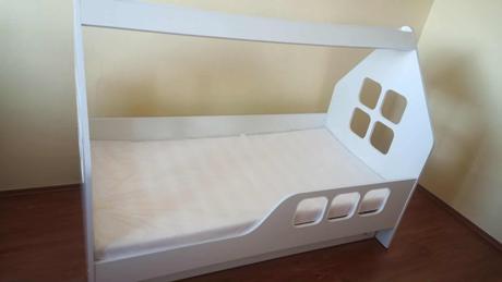 Predám detskú posteľ domček, šírka (cm): 80,dĺžka (cm): 160