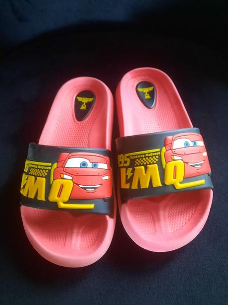 Gumené šľapky, 28